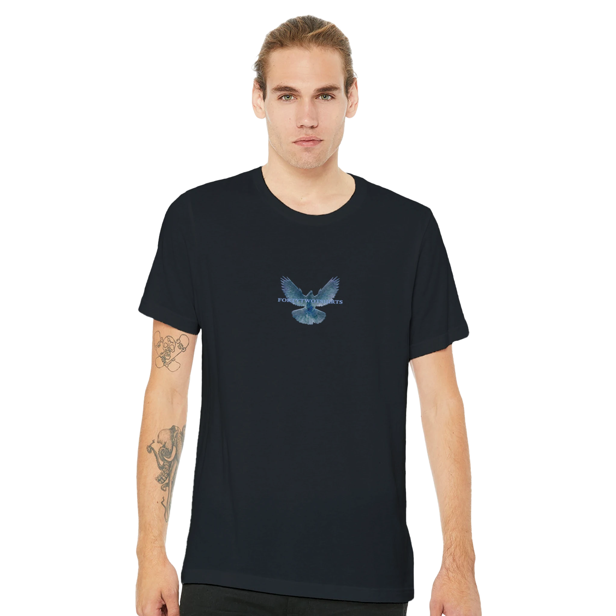 Camiseta negra personalizable, ideal para diseñar tu propio estilo con opciones únicas y personalizadas para cada usuario.