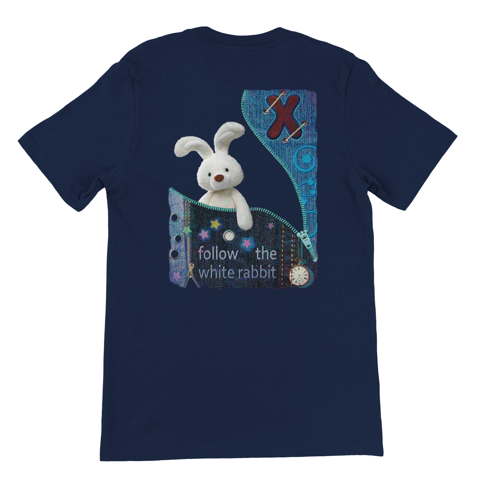 Camiseta unisex “Follow the White Rabbit” en azul marino con diseño de conejo, reloj y fondo cósmico, inspirado en Alicia en el País de las Maravillas – Forty Two Tshirts.